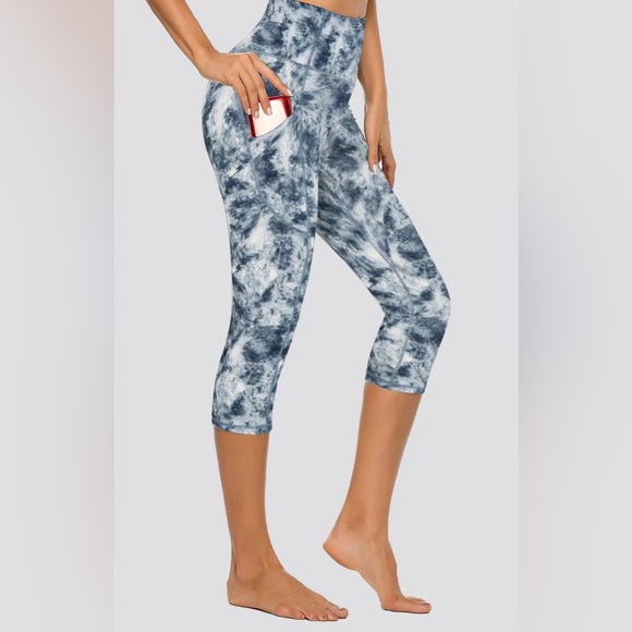STELLE Blue & White Tie Dyed Performance High Rise Capri Leggings Small - Picture 1 of 8